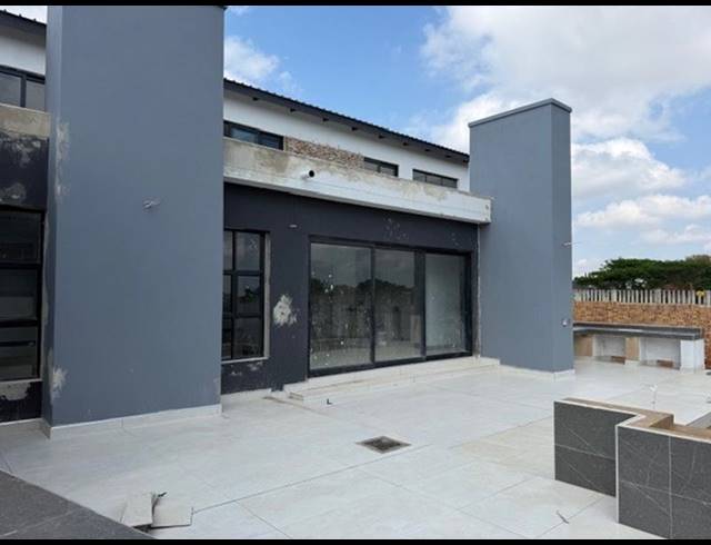 4 BEDROOM HOUSE FOR SALE IN MIDSTREAM HEIGHTS